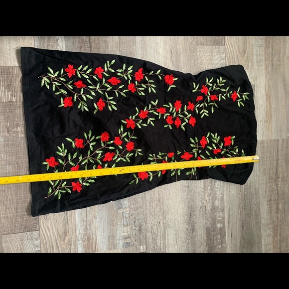 Black Short Guess Dress - Picture 6 of 7